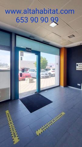 Local comercial en venta en Dos Hermanas, Poligono Industrial - La Isla photo 0