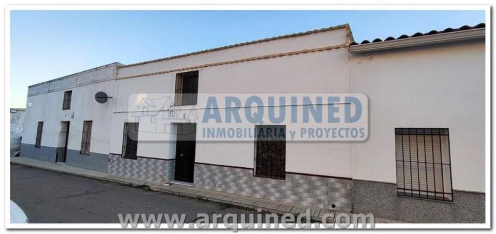 Casa en venta en Higuera la Real, Higuera La Real photo 0