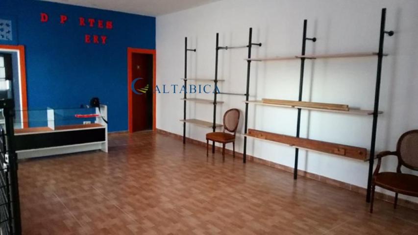 Local comercial en venta en Arévalo, Arevalo photo 0