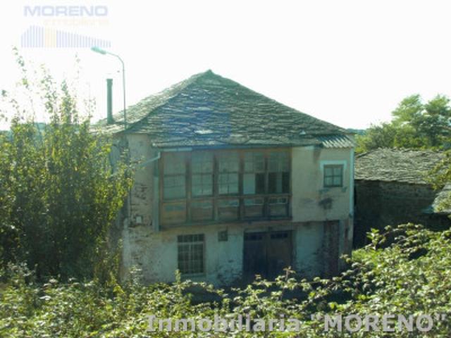 Casa con terreno en venta en Samos photo 0