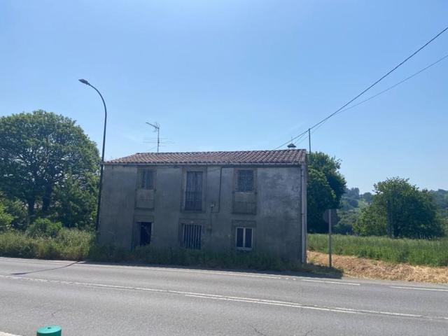 Casa con terreno en venta en Lalín photo 0