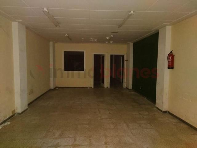 Local comercial en venta en Blanes photo 0