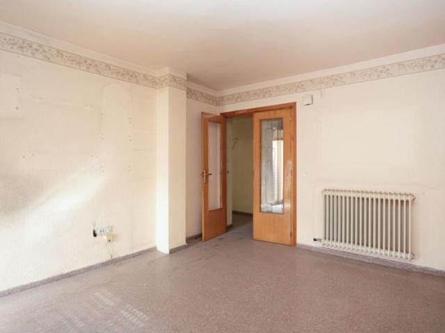 Piso en venta en Yecla photo 0