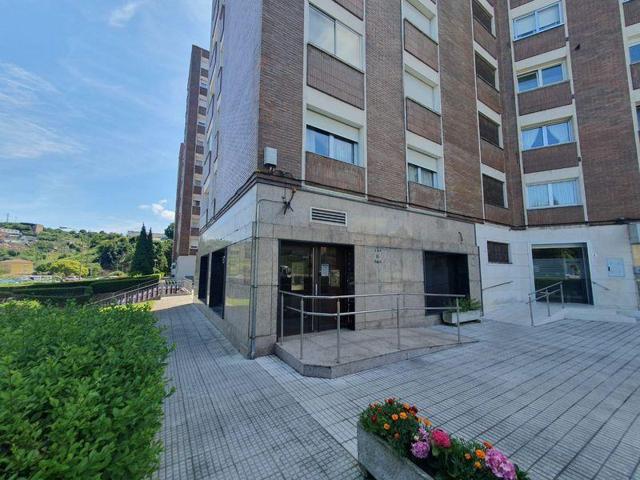 Local comercial en venta en Avilés, Periferia photo 0