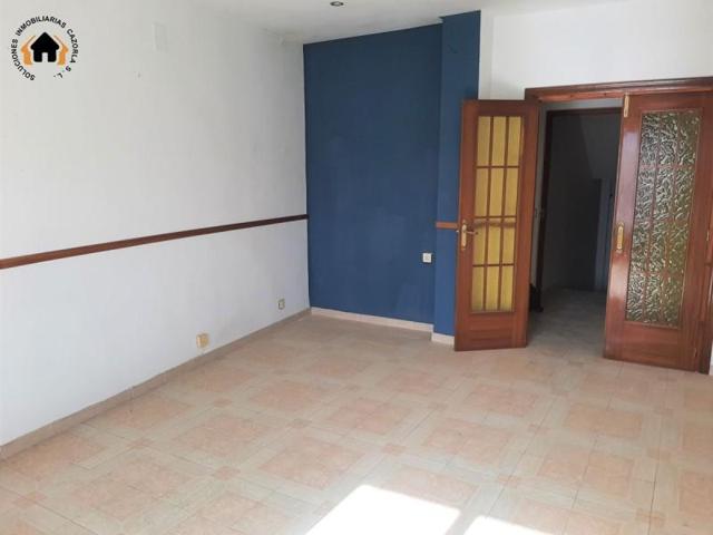 Piso en venta en Peal de Becerro, Peal De Becerro photo 0