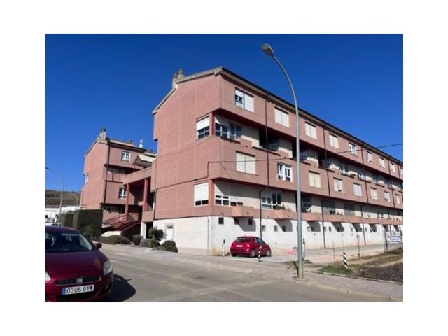 Piso en venta en Saldaña photo 0