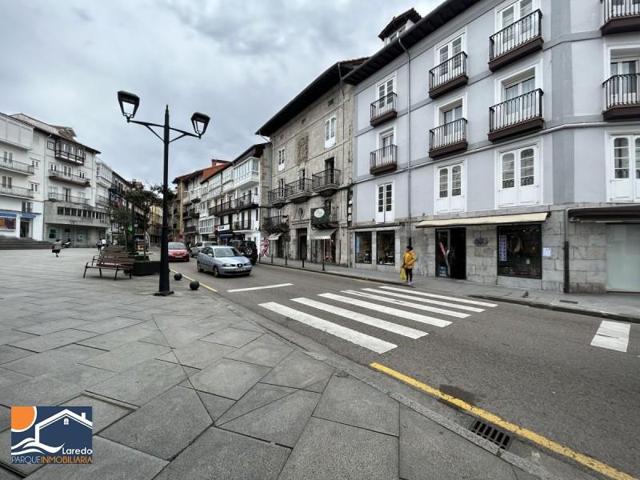 Local comercial en venta en Laredo, Centro photo 0