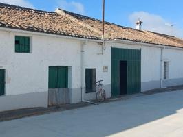 Casa con terreno en venta en Santa María la Real de Nieva photo 0