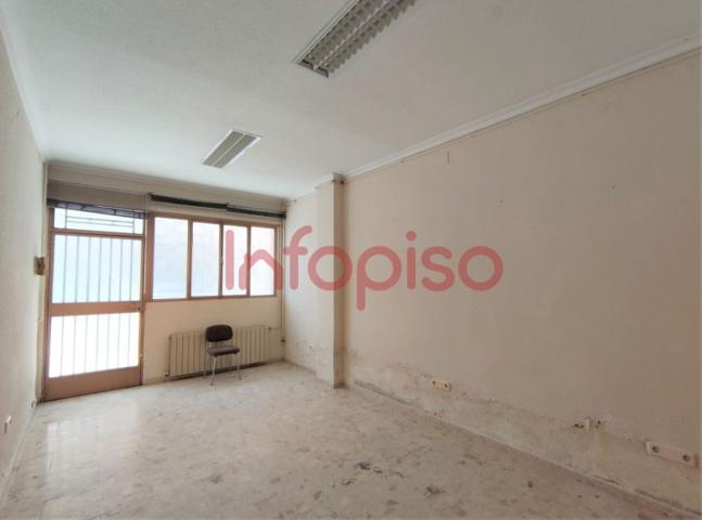 Local comercial en venta en Valdepeñas, Seis de Junio photo 0