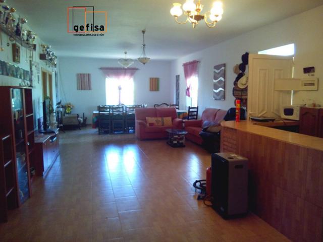 Casa con terreno en venta en Castellar de Santiago, Castellar De Santiago photo 0