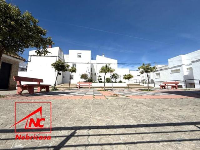 Local comercial en venta en Lebrija, Blas Infante photo 0