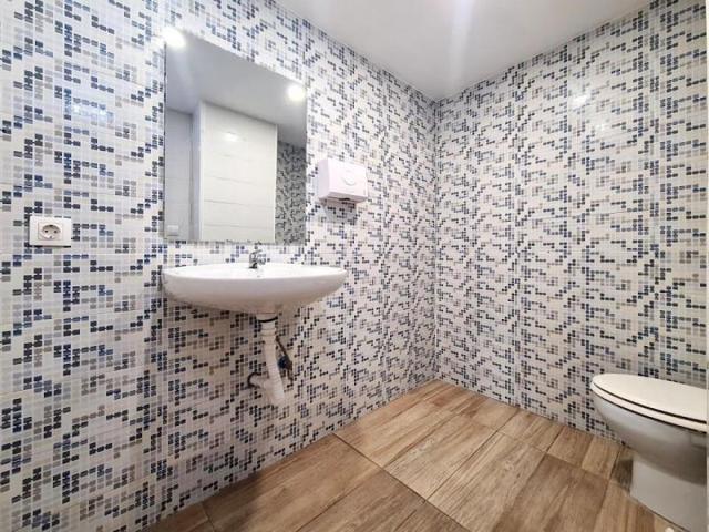 Local comercial en venta en Gijón, Pumarin photo 0