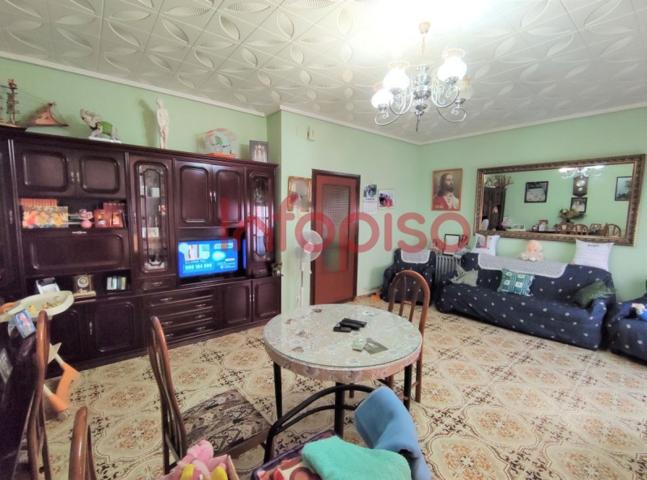 Casa en venta en Valdepeñas, Seis de Junio photo 0