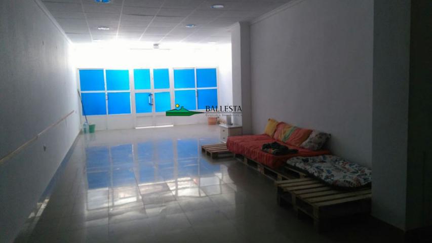 Local comercial en venta en Huércal-Overa, Casco Antiguo photo 0