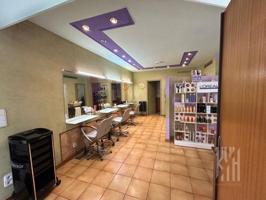 Local comercial en venta en Salt photo 0