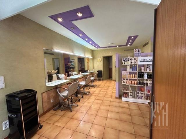 Local comercial en venta en Salt photo 0