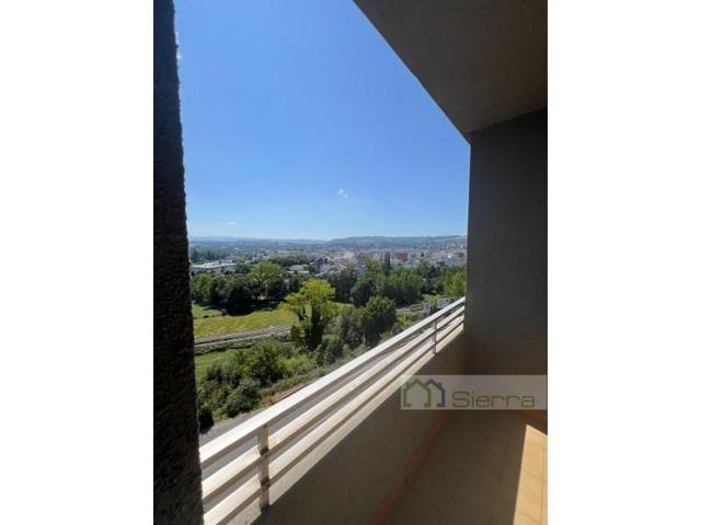 Piso en venta en Sarria photo 0