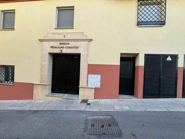 Piso en venta en Torre del Campo, Torre Del Campo photo 0