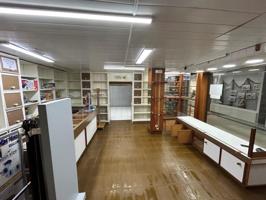 Local comercial en venta en Laredo, Centro photo 0