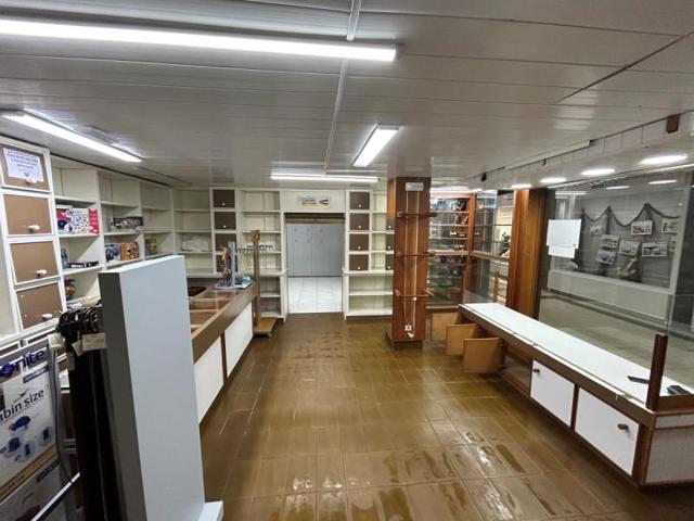 Local comercial en venta en Laredo, Centro photo 0