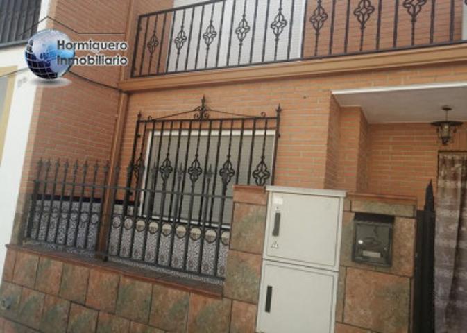 Adosada en venta en Dosbarrios, Dosbarrios photo 0