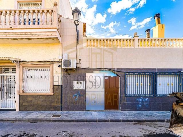 Chalet en venta en Elda photo 0