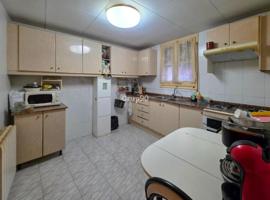 Casa con terreno en venta en Rosselló photo 0