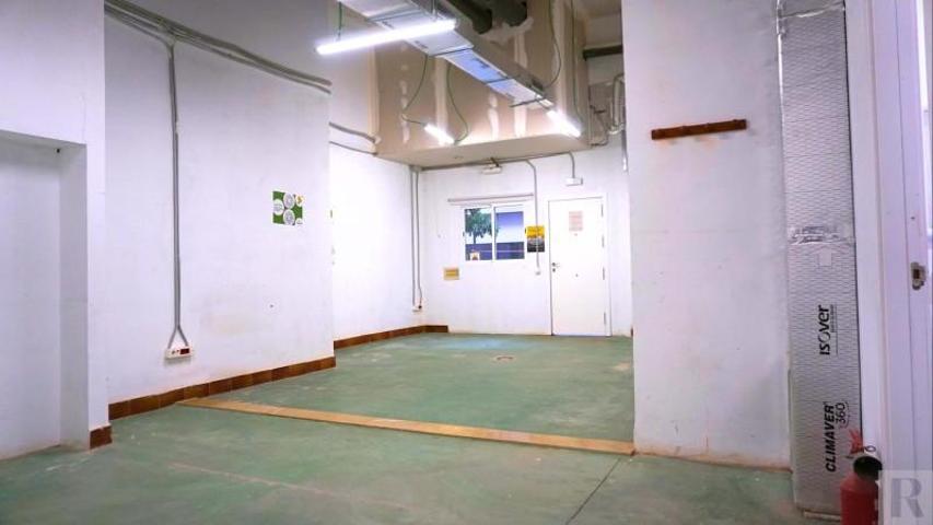 Local comercial en venta en Valencia, Valencia photo 0