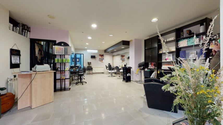 Local comercial en venta en Valladolid, Parquesol photo 0