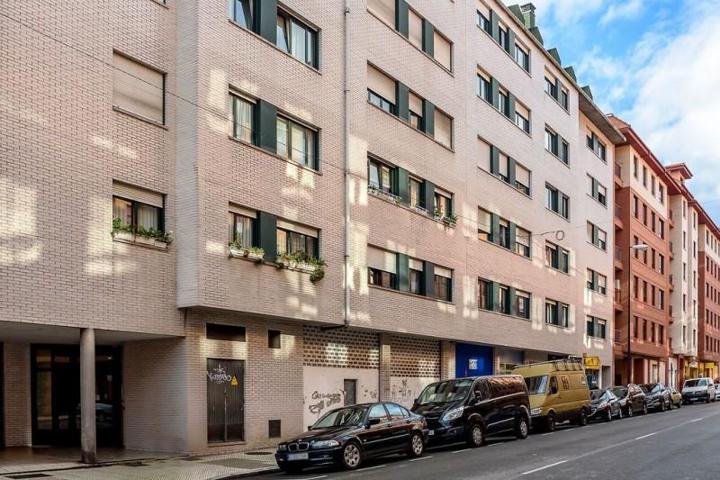 Local comercial en venta en Oviedo, Tenderina - Palacio de los Deportes photo 0