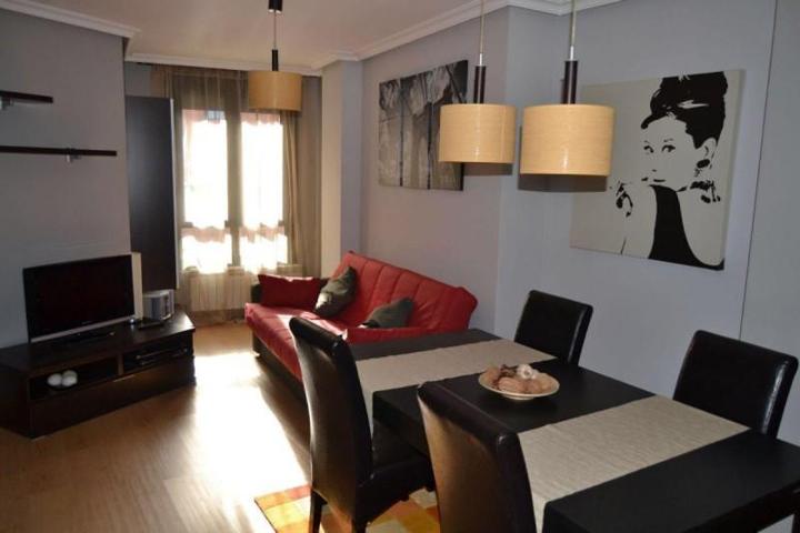 Piso en venta en Oviedo, Pumarin photo 0