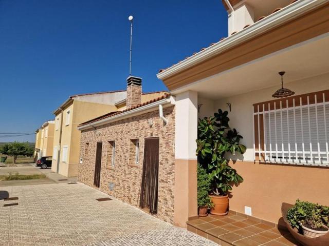 Casa en venta en Torrejoncillo, Torrejoncillo photo 0