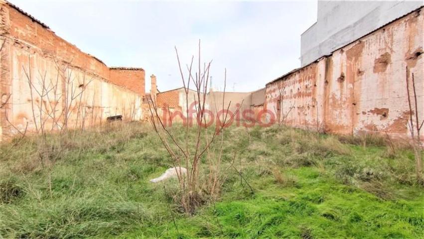 Terreno en venta en Valdepeñas, Paseo de la Estacion photo 0