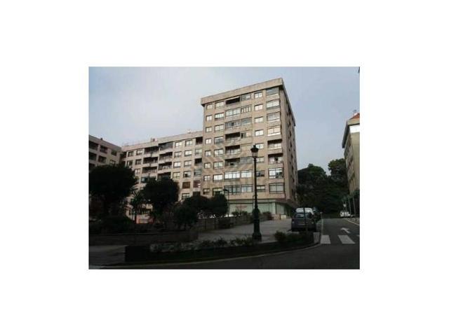 Local comercial en venta en Vigo photo 0