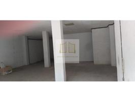 Local comercial en venta en Vilafranca del Penedès photo 0