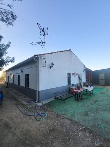 Casa con terreno en venta en Granja de Torrehermosa, Granja De Torrehermosa photo 0