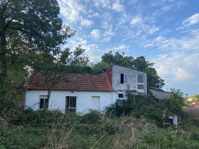 Casa con terreno en venta en Lalín photo 0