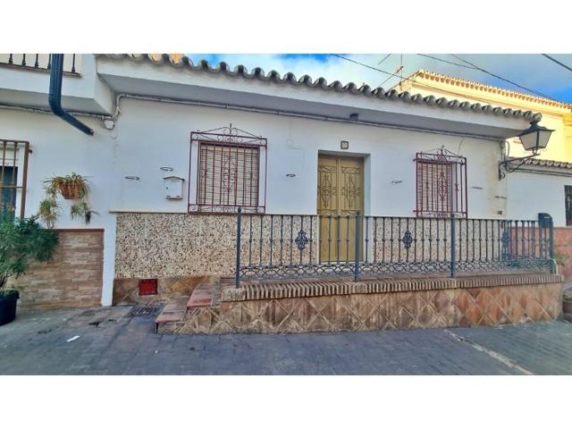 Casas de pueblo en venta en Benamocarra photo 0