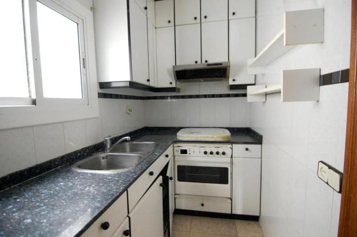 Piso en venta en L'Hospitalet de Llobregat, La Florida photo 0