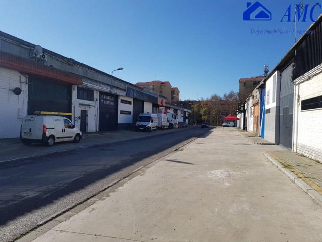 Nave industrial en venta en Sevilla, Amate - Cerro Del Aguila photo 0