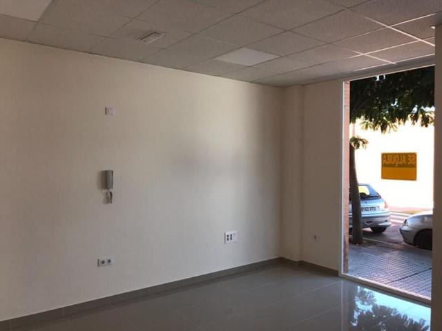 Local comercial en venta en Dos Hermanas photo 0
