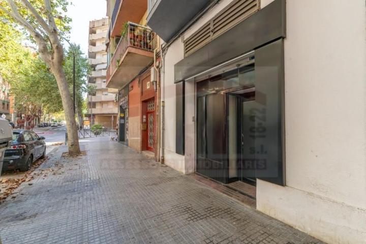 Local comercial en venta en Reus, Barrio - Greco del photo 0
