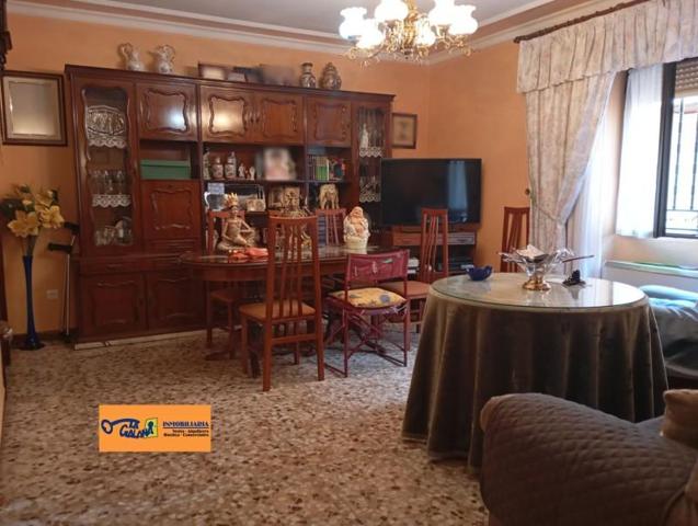 Casa en venta en Valdepeñas, Hospital photo 0