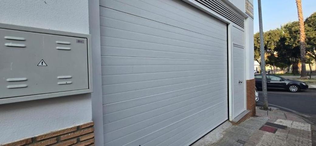 Local comercial en venta en Badajoz, Barriada de Llera photo 0