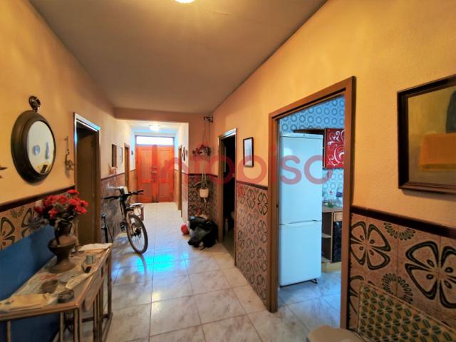 Casa en venta en Valdepeñas, Centro photo 0