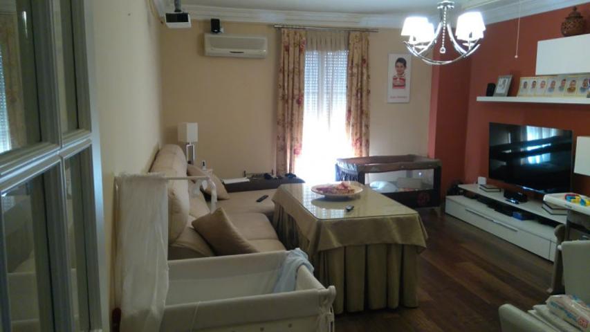 Piso en venta en Brenes, Brenes photo 0