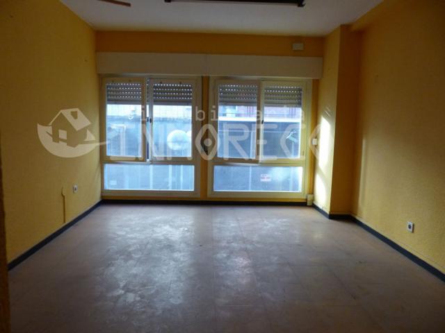 Local comercial en venta en Torrelavega, Centro photo 0