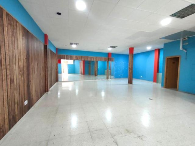 Local comercial en venta en Valdepeñas, 1ro De Julio photo 0