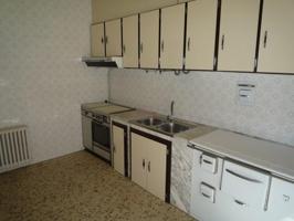 Casa en venta en Cacabelos, Colegio Virgen V Angustia photo 0