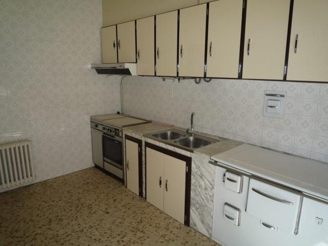 Casa en venta en Cacabelos, Colegio Virgen V Angustia photo 0